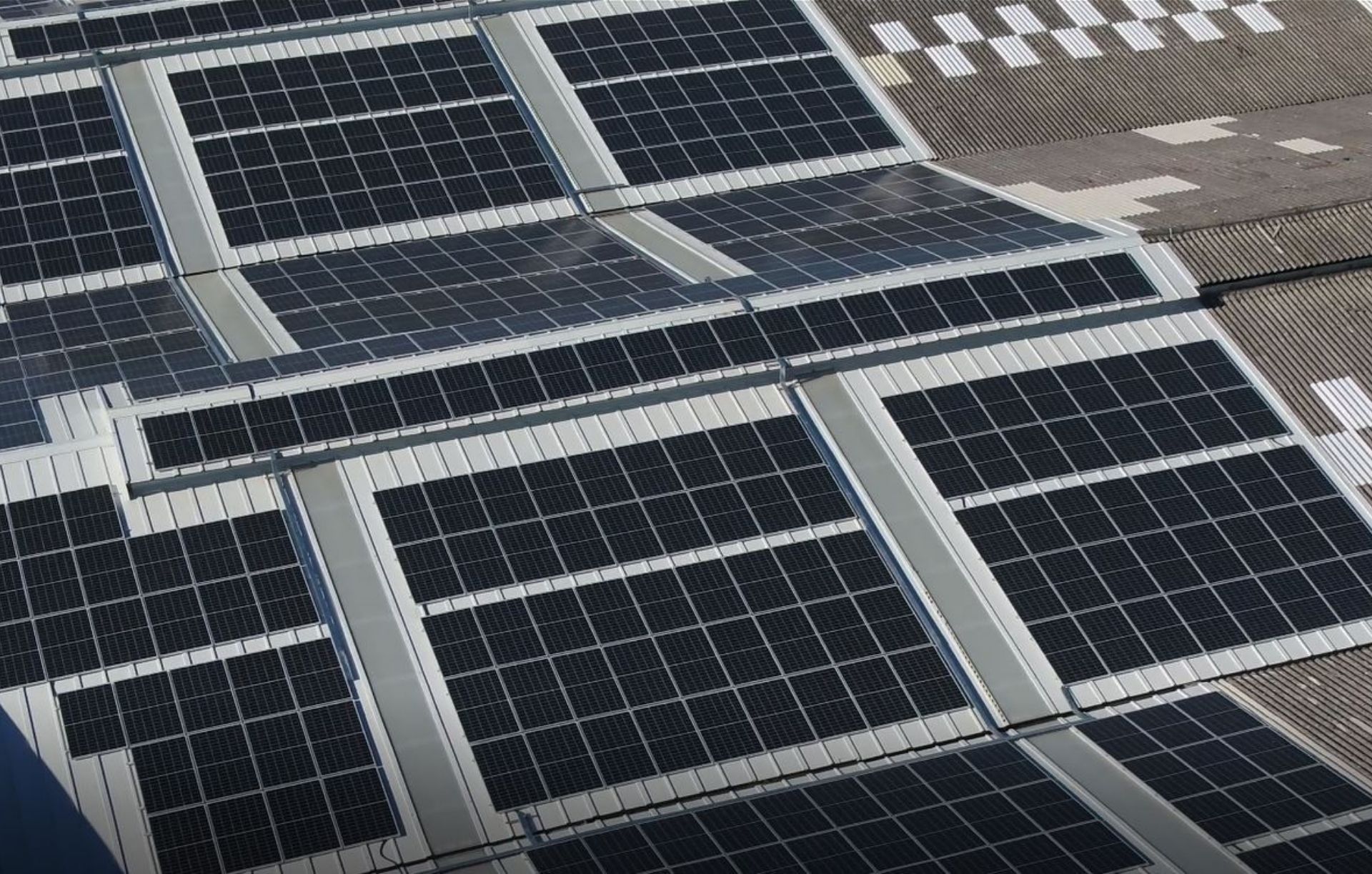 ECOINSIDE instala 3 mil painéis solares na cerâmica Dominó